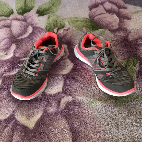 Skechers Women’s Spring Fever Sneaker Style 11727 - Picture 2 of 11